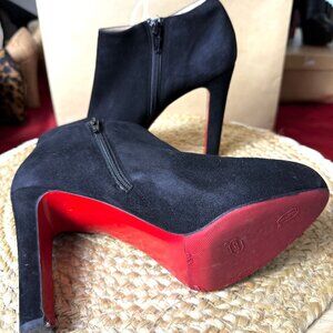 Christian Louboutin ankle booties zip up 40